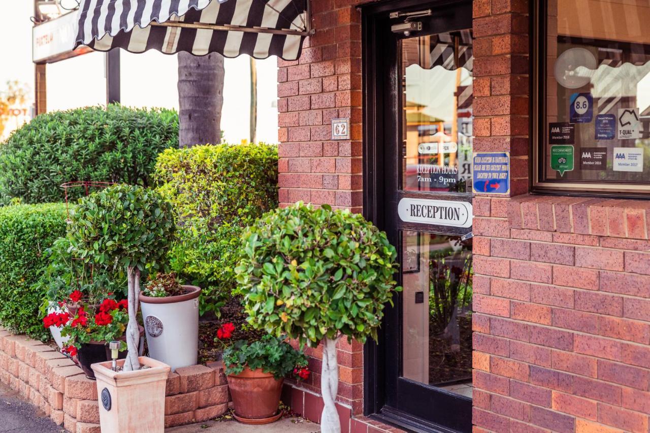 Country Pathfinder Motor Inn Dalby Exterior foto